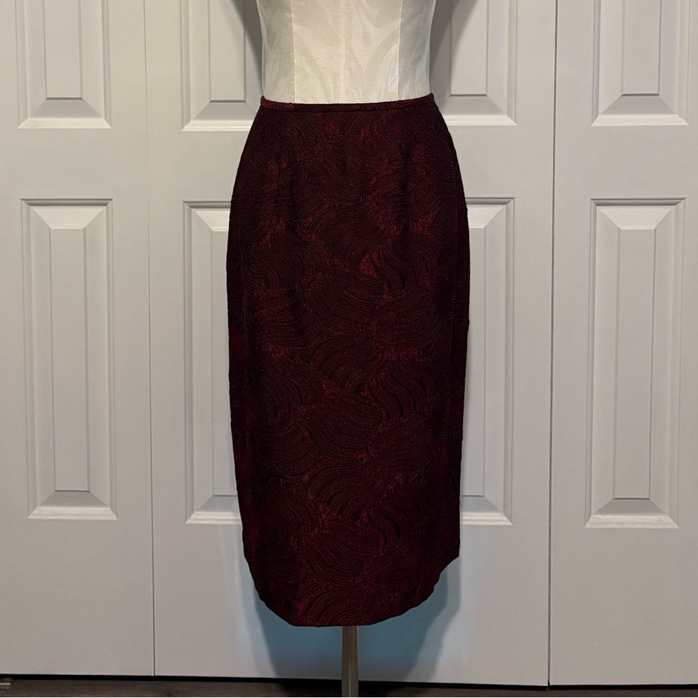 AMANDA SMITH, Brocade Burgundy Two Piece Skirt Suit w/Faux Fur, Size 8, EUC - Picture 3 of 7